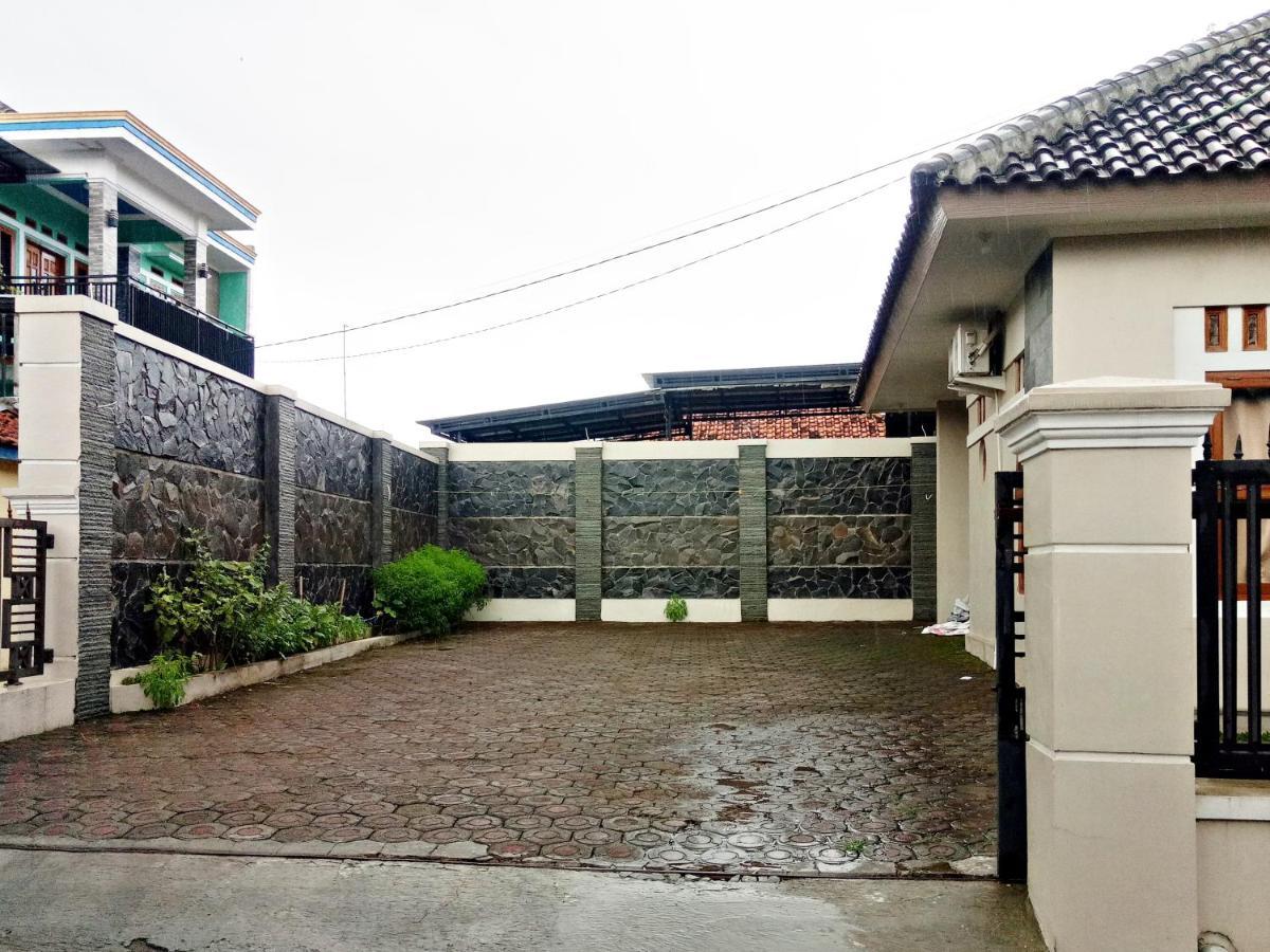 Wisma Andali Syariah Near Rsud Cideres Majalengka Zewnętrze zdjęcie
